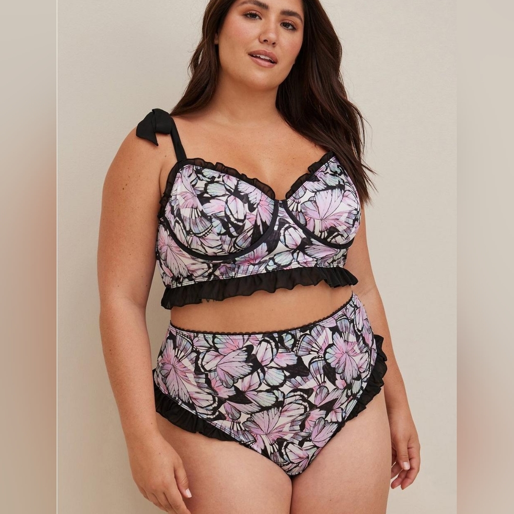 TORRID NWT Bralette/thong Set 3 4 5
